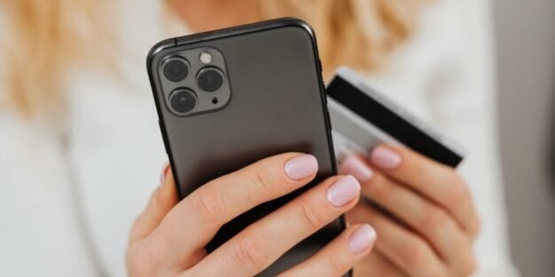 41% of Canadians have purchased products online via smartphones and voice assistants in the last year | DMX Marketing Experts