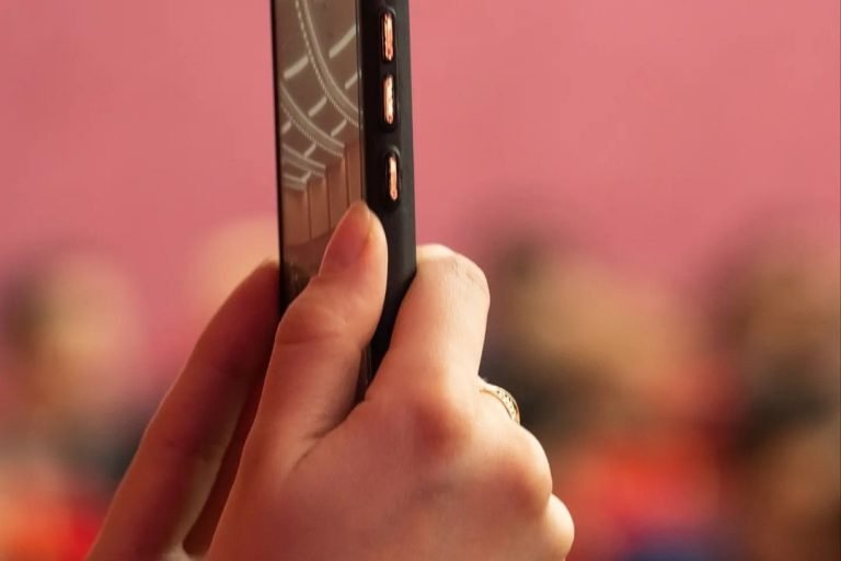 Vertical-video-Make-sure-your-content-is-filmed-or-edited-to-fit-the-platform-768×768